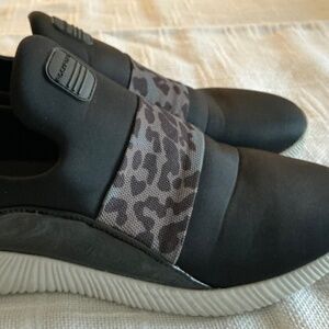 Rockport Slip on Sneakers 7.5 Wide